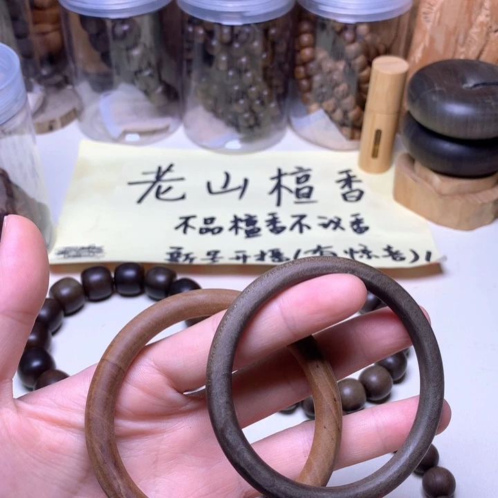 檀香木无事牌奶***糖檀香黑肉跟阴沉手镯59圈口