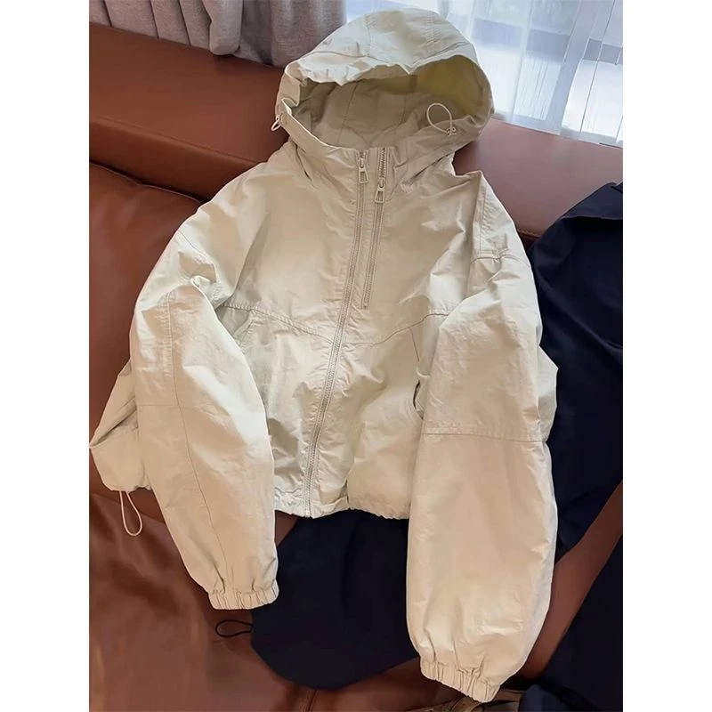 连帽冲锋衣外套女短款2025春秋新款休闲宽松显瘦小个子夹克上衣潮