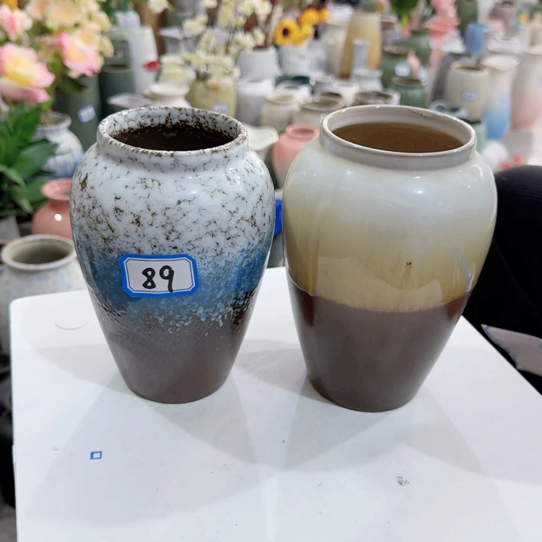 89号一对小花瓶高16厘米瑕疵