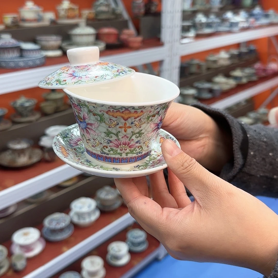 他在这里我很担心她知道