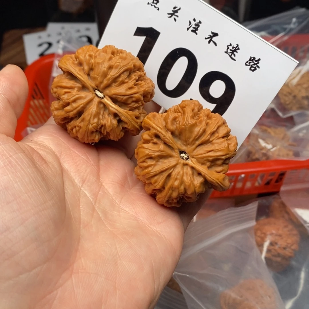 文玩核桃吊坠48粗筋