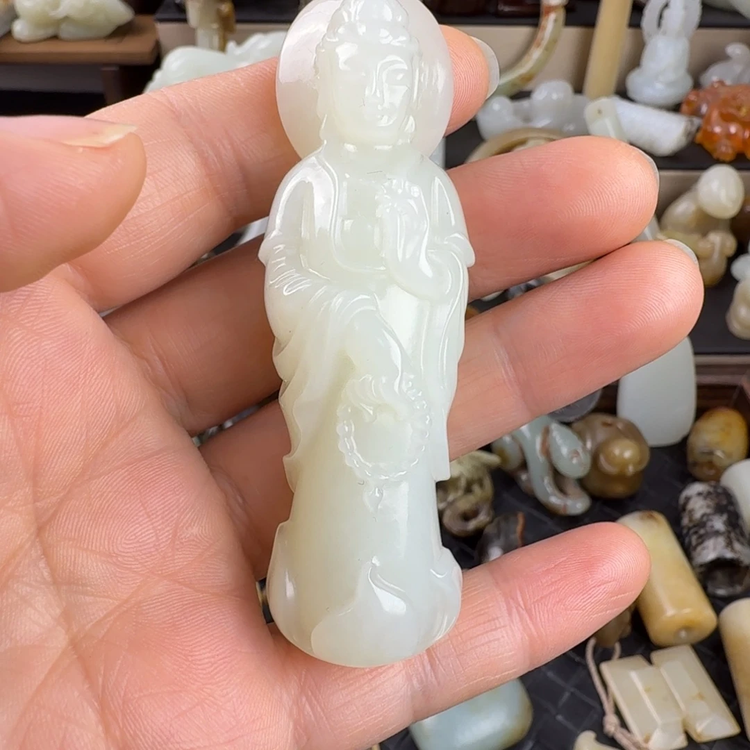 民***堂和田玉未镶嵌颈饰