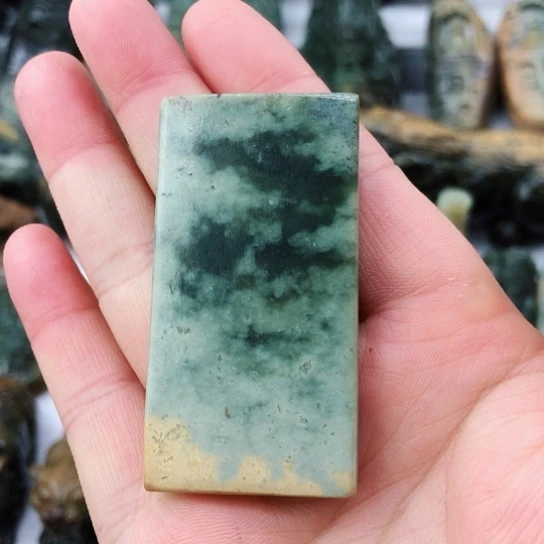 未镶嵌岫岩河磨玉（透闪石质玉）挂件