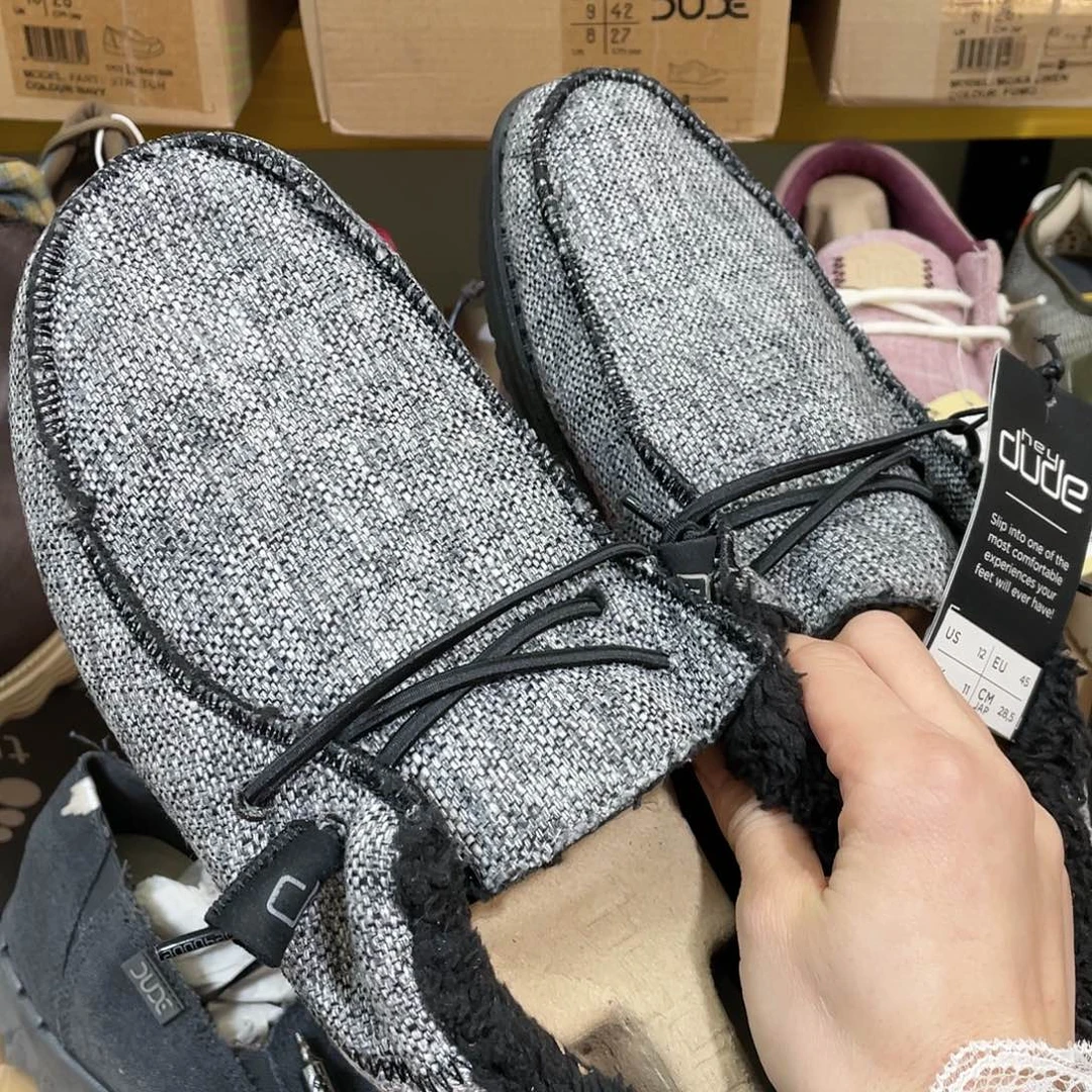 织物45棉鞋左脚破