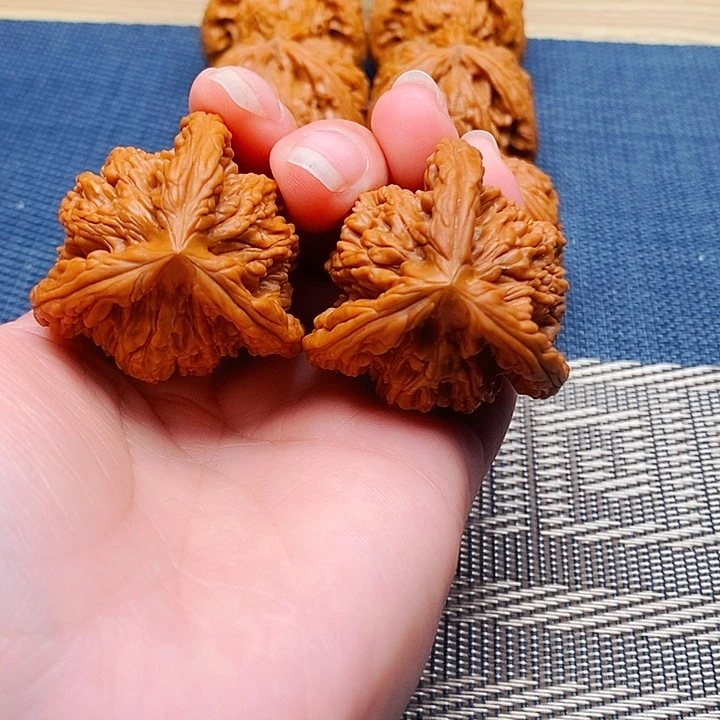 大****文玩核桃吊坠三棱