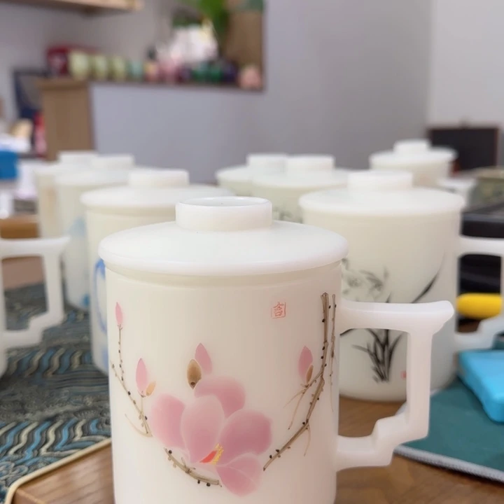 Y***L茶杯的设计是用小杯子