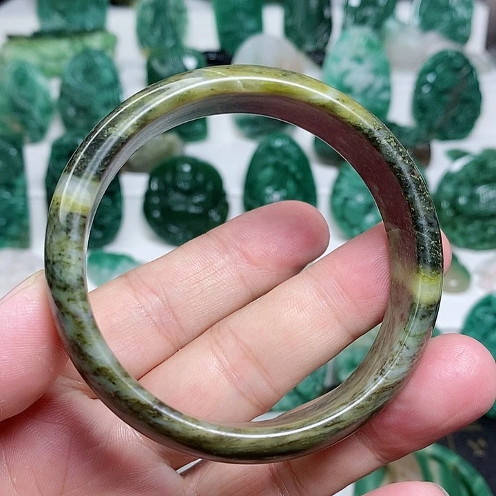 未镶嵌独山玉颈饰