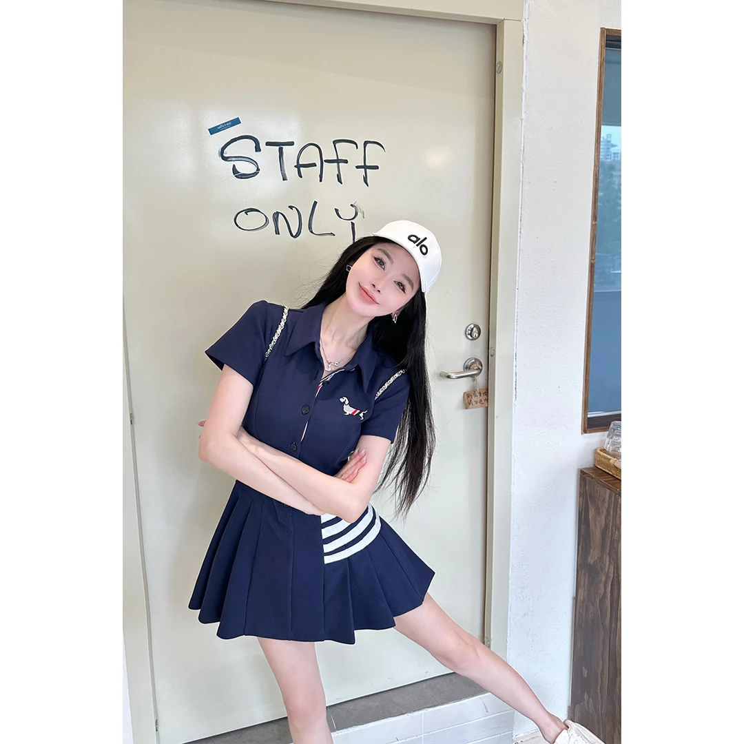 毛妮LADIESFIRST【进阶韩女】小狗刺绣条纹百褶连衣裙配短裤L1849