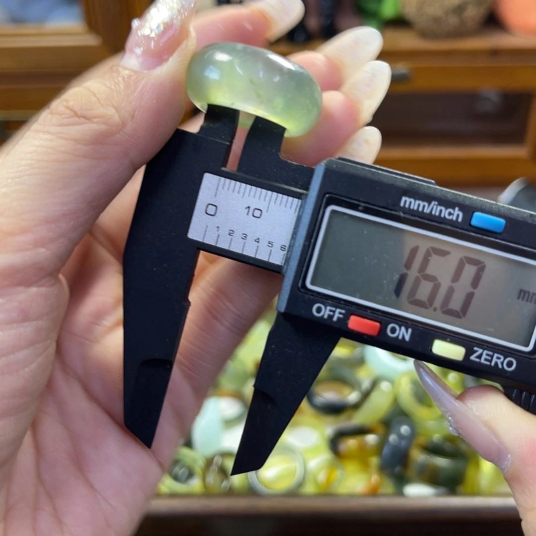 蛇纹石玉未镶嵌手镯128