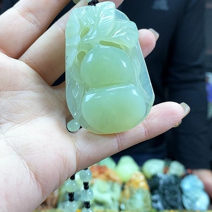 蛇纹石玉吊坠未镶嵌