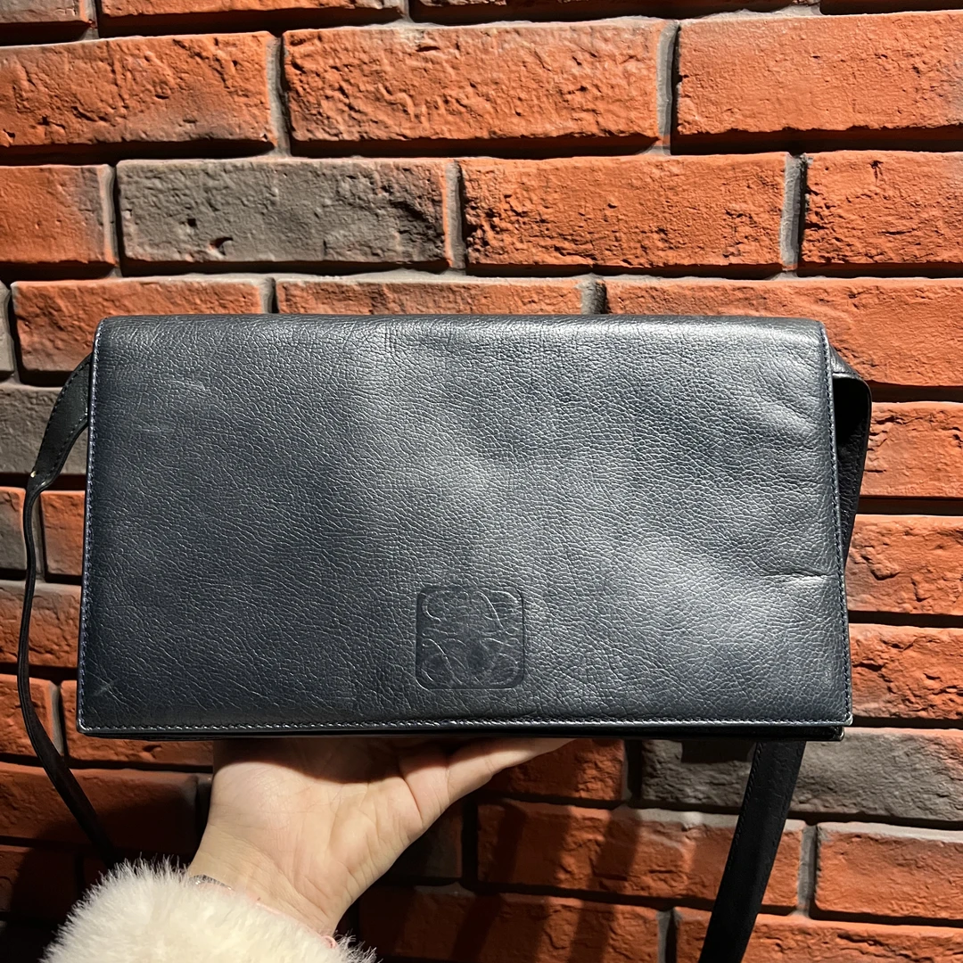 95新 LOEWE/罗意威 瓷器蓝 斜挎翻盖邮差男士包