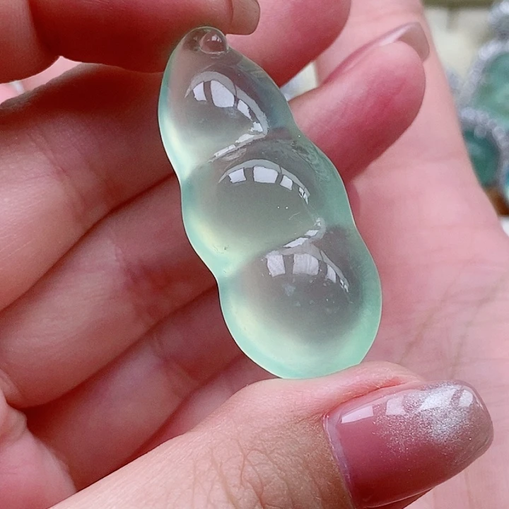 蛇纹石玉未镶嵌吊坠