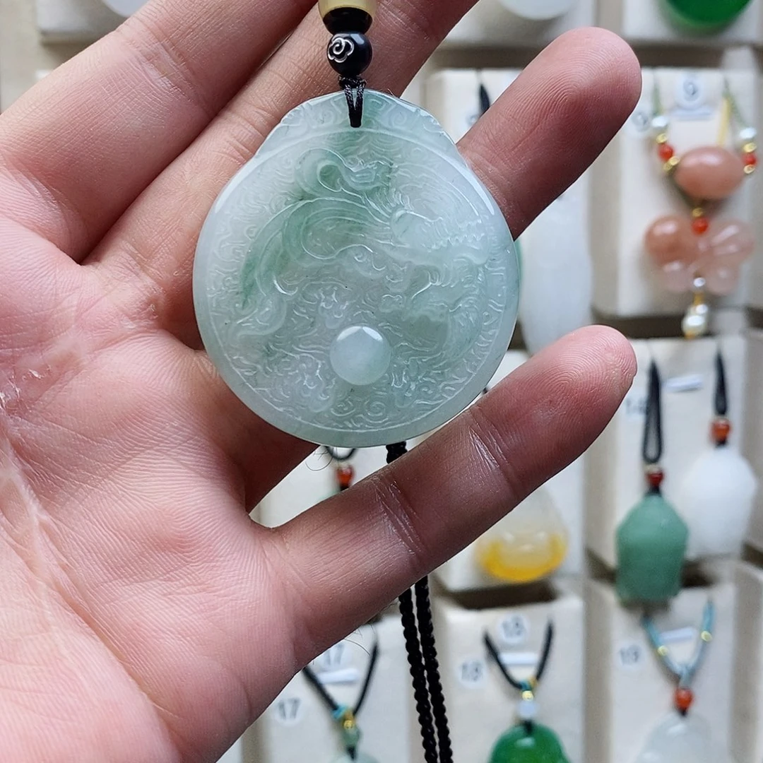 颈饰未镶嵌石英质玉