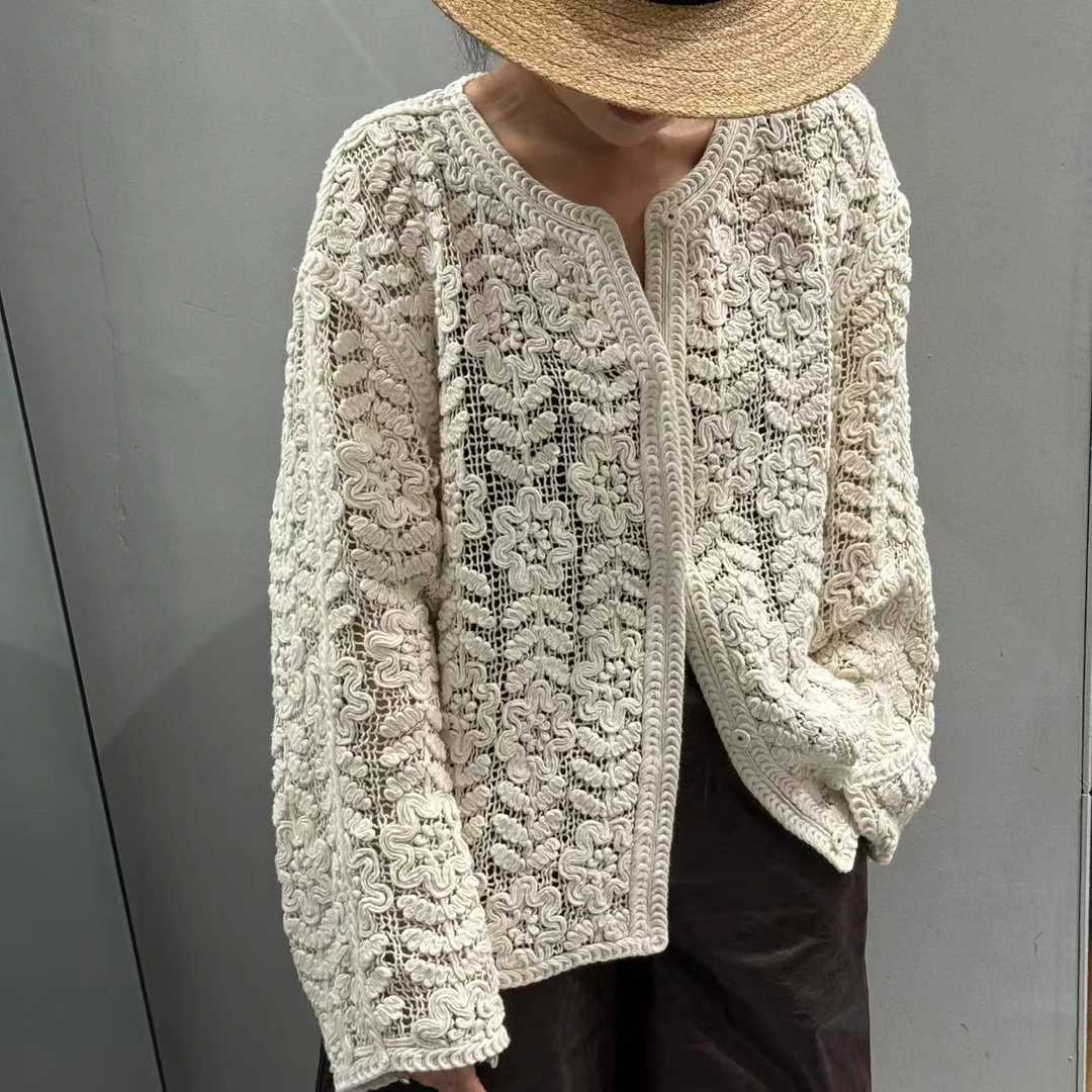 MUZI-休闲慵懒度假风镂空钩花圆领长袖针织衫