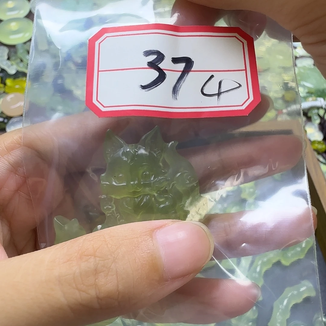 乐***鱼未镶嵌蛇纹石玉颈饰