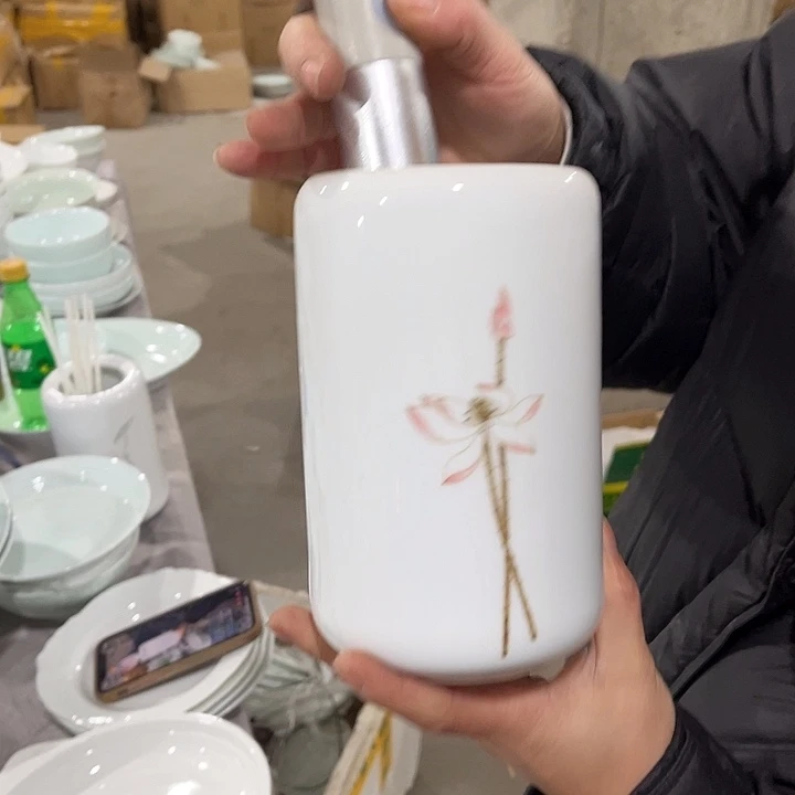 瓷片粉色莲花花瓶一个微瑕包邮