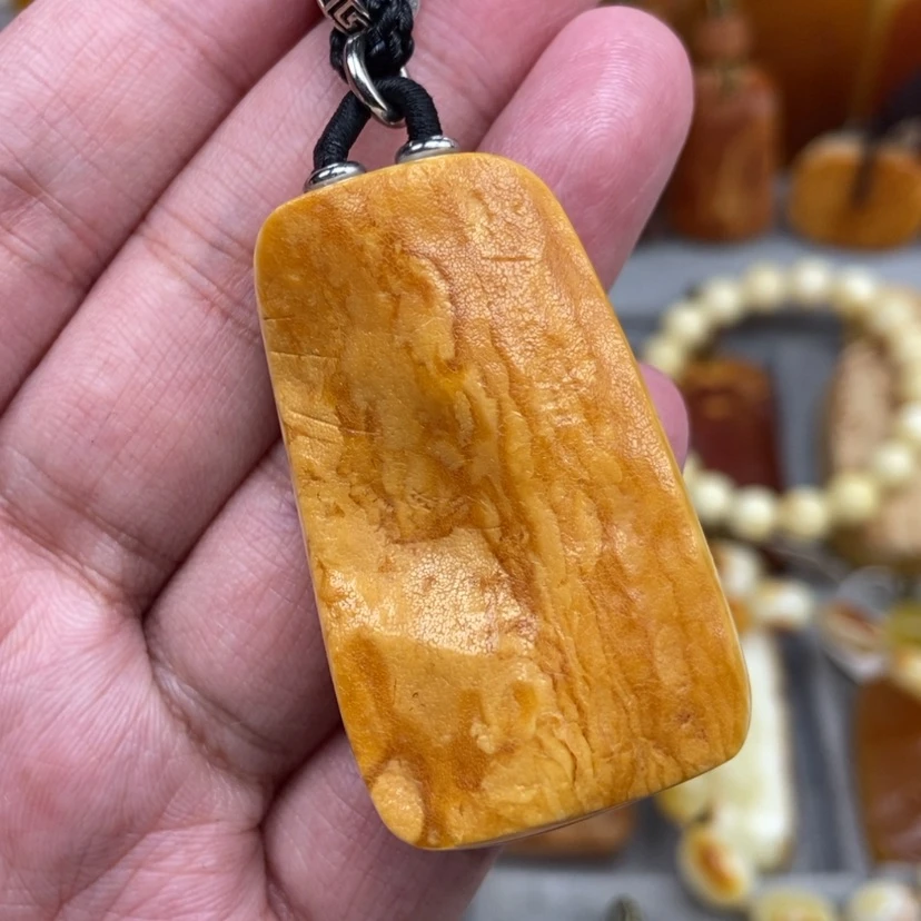【闪购商品】未镶嵌颈饰琥珀