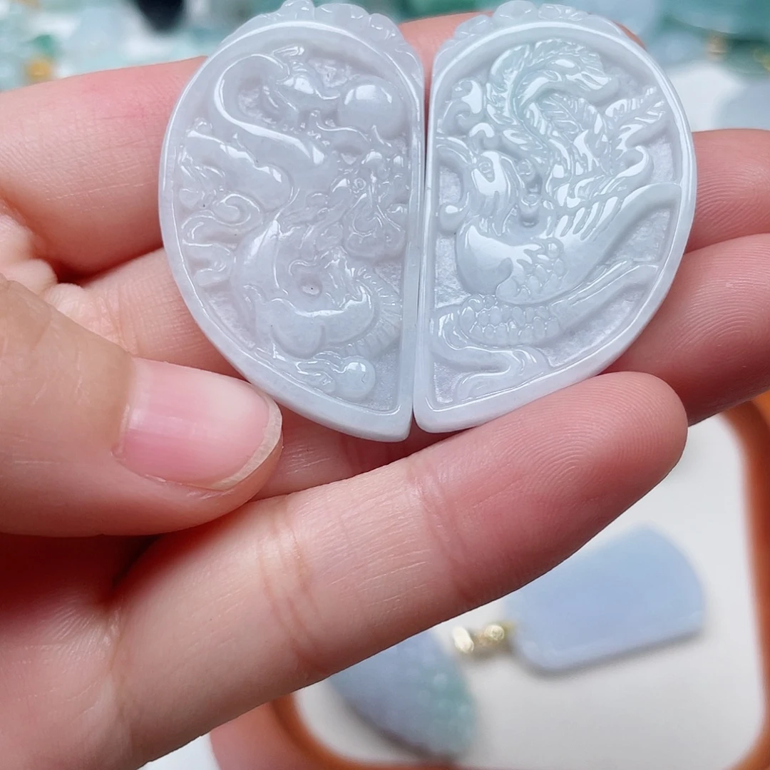 翡翠未镶嵌颈饰龙凤牌