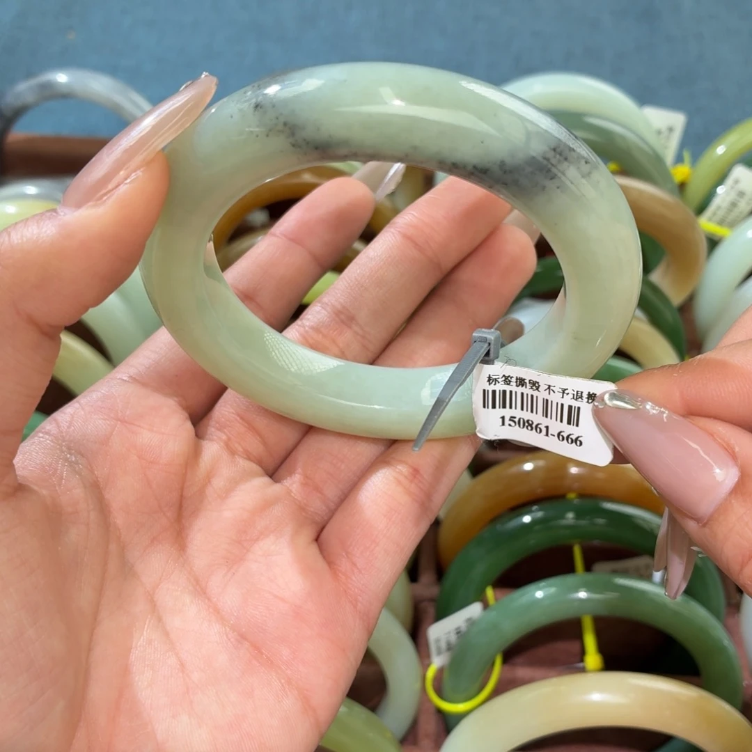 和田玉未镶嵌手镯56 57