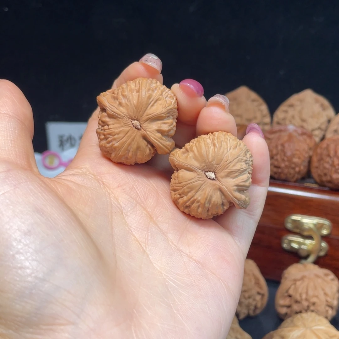 x***r吊坠文玩核桃白狮子31尺小手捻