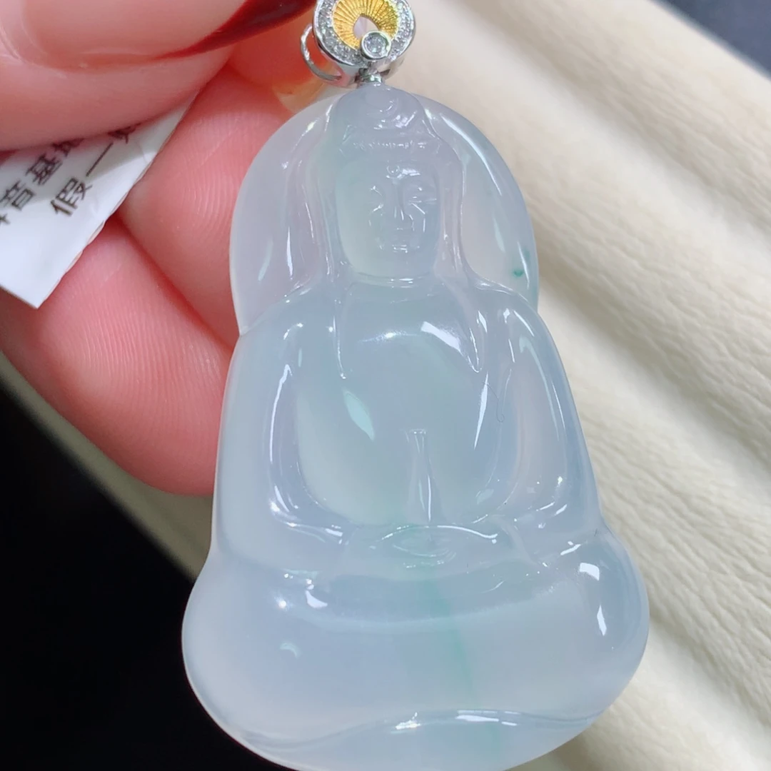 翡翠18K金镶嵌颈饰观音