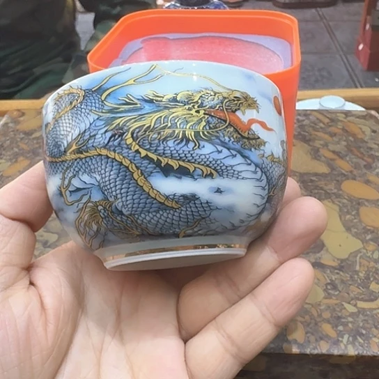 主人杯一个，瓷。。。品茗