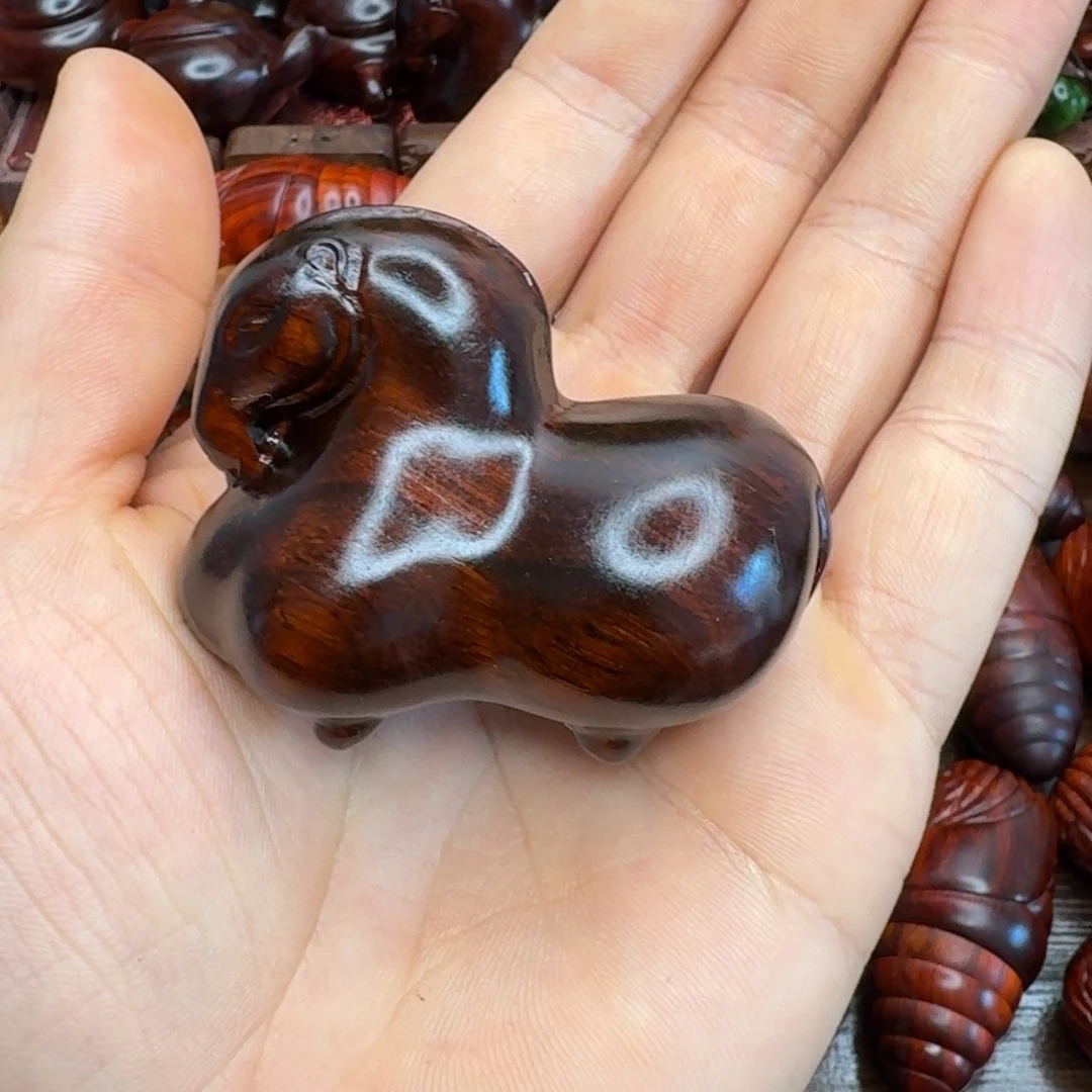 小叶紫檀唐马手把件