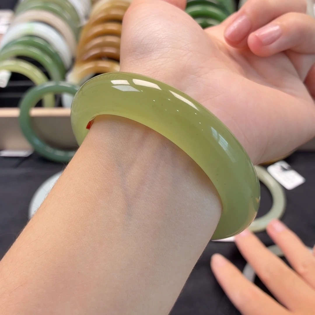 和田玉未镶嵌手镯-转猫黄口宽胎 有纹放漏22