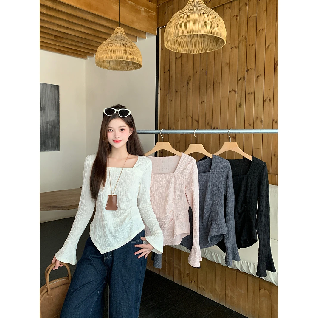 2025秋装新款胖mm大码女时尚别致肌理感方领喇叭袖长袖上衣