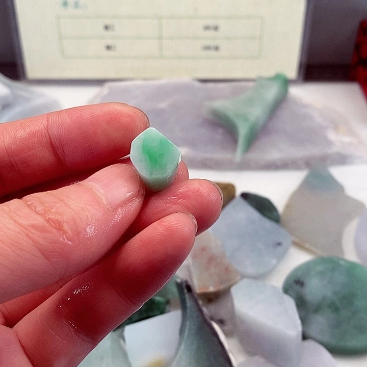 翡翠未镶嵌颈饰缅甸翡翠A货边角