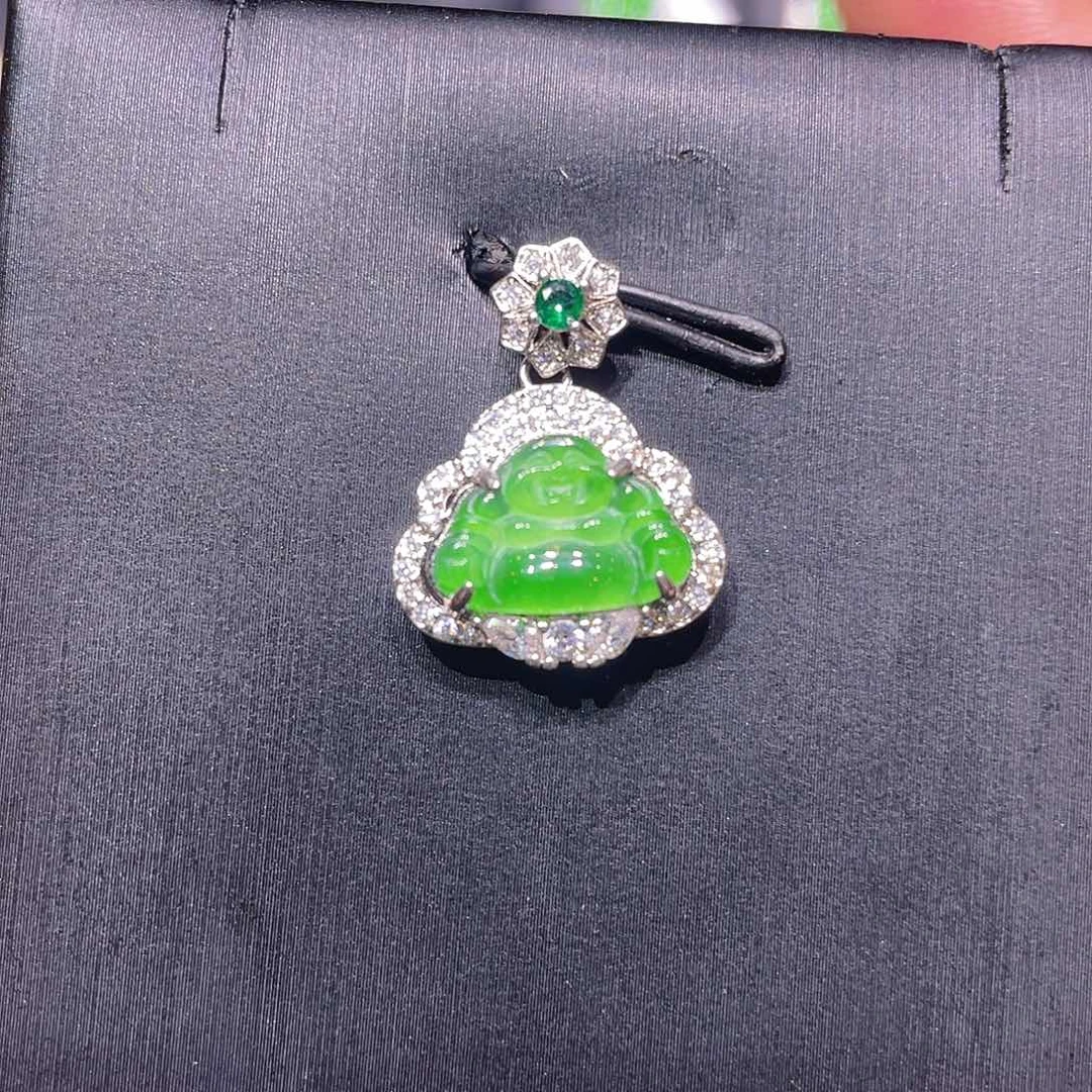 颈饰未镶嵌翡翠佛公