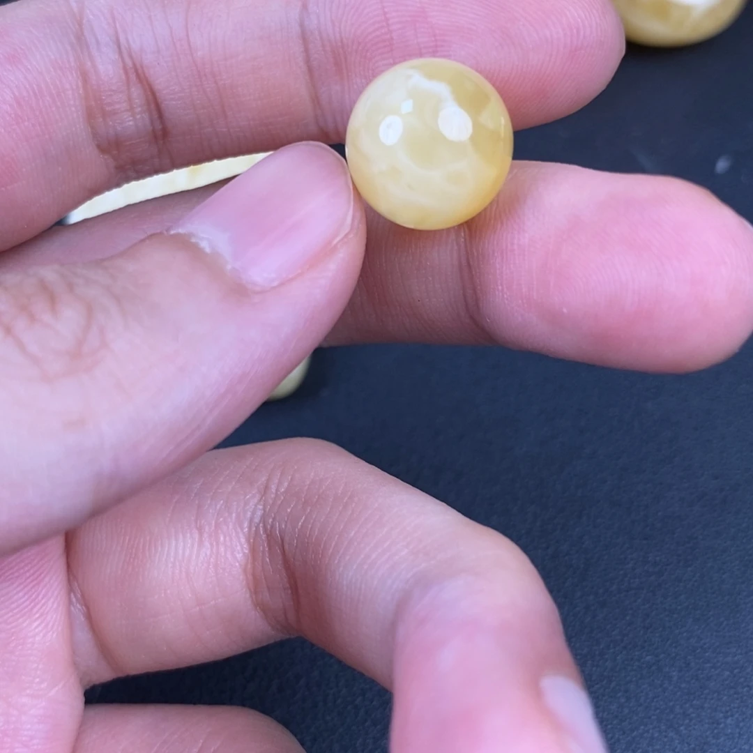 未镶嵌琥珀裸石87