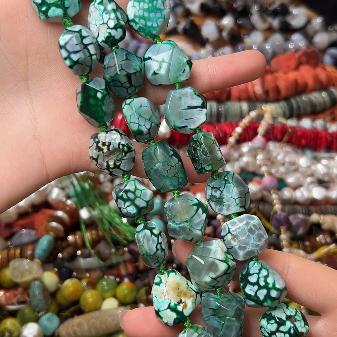 玛瑙/玉髓合金珠宝半成品N272。18mm天然龙鳞纹玛瑙随形一条