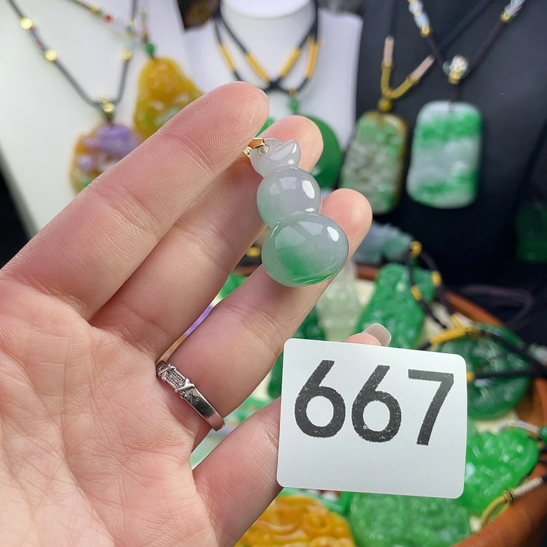 翡翠未镶嵌吊坠(赠链)