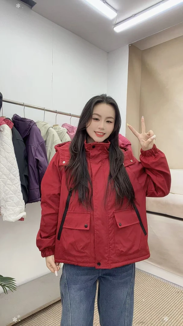 【新年圣诞】 2025冬新款连帽设计大口袋宽松保暖加绒加棉加厚外套