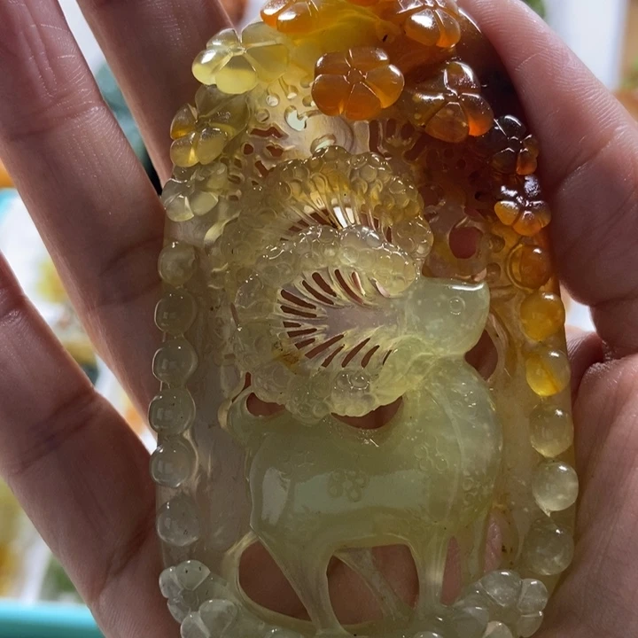 蛇纹石玉未镶嵌颈饰龍