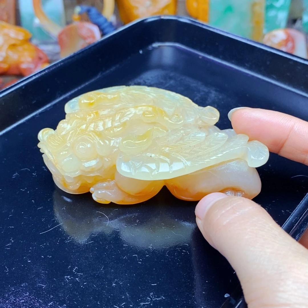 石英质玉（黄龙玉）未镶嵌颈饰