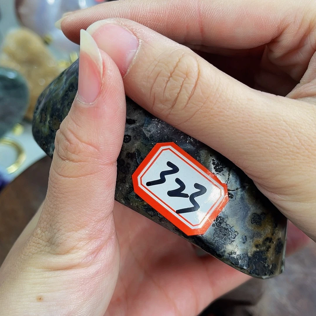 水晶随形摆件未镶嵌