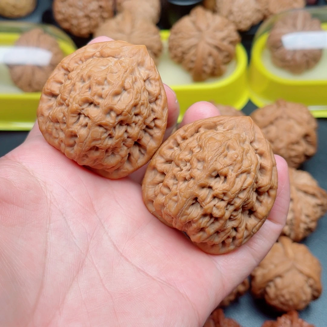 文玩核桃吊坠金公子狮子头43×39×46