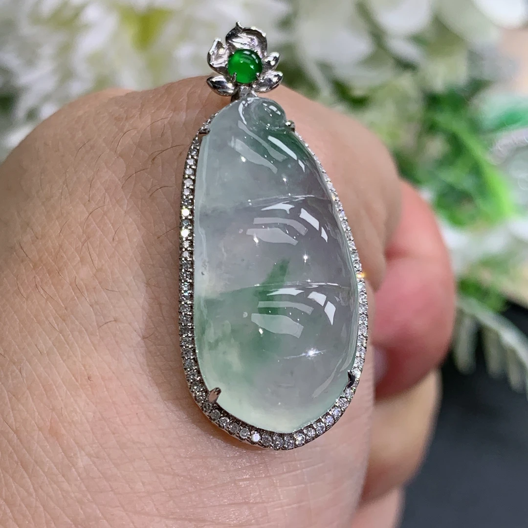 尺寸38.3×16.3×10缅甸天然翡翠A货18k金正冰胶饱满飘花福豆吊坠