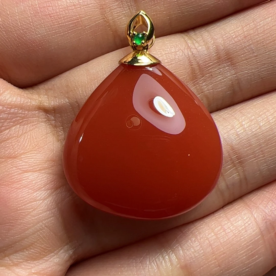18K金镶嵌吊坠南红玛瑙