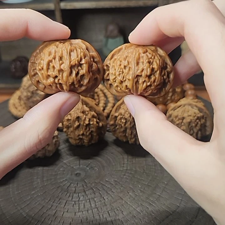 文玩核桃吊坠40宫灯