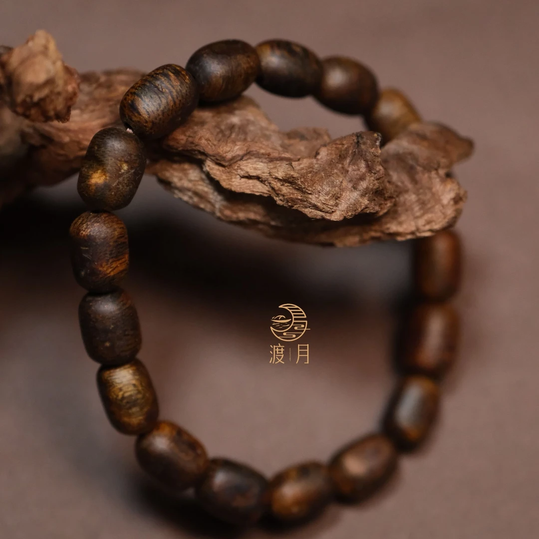 沉香【7mm留疤单圈】莺歌绿奇楠沉香留疤7mm单圈手串多样性发其一