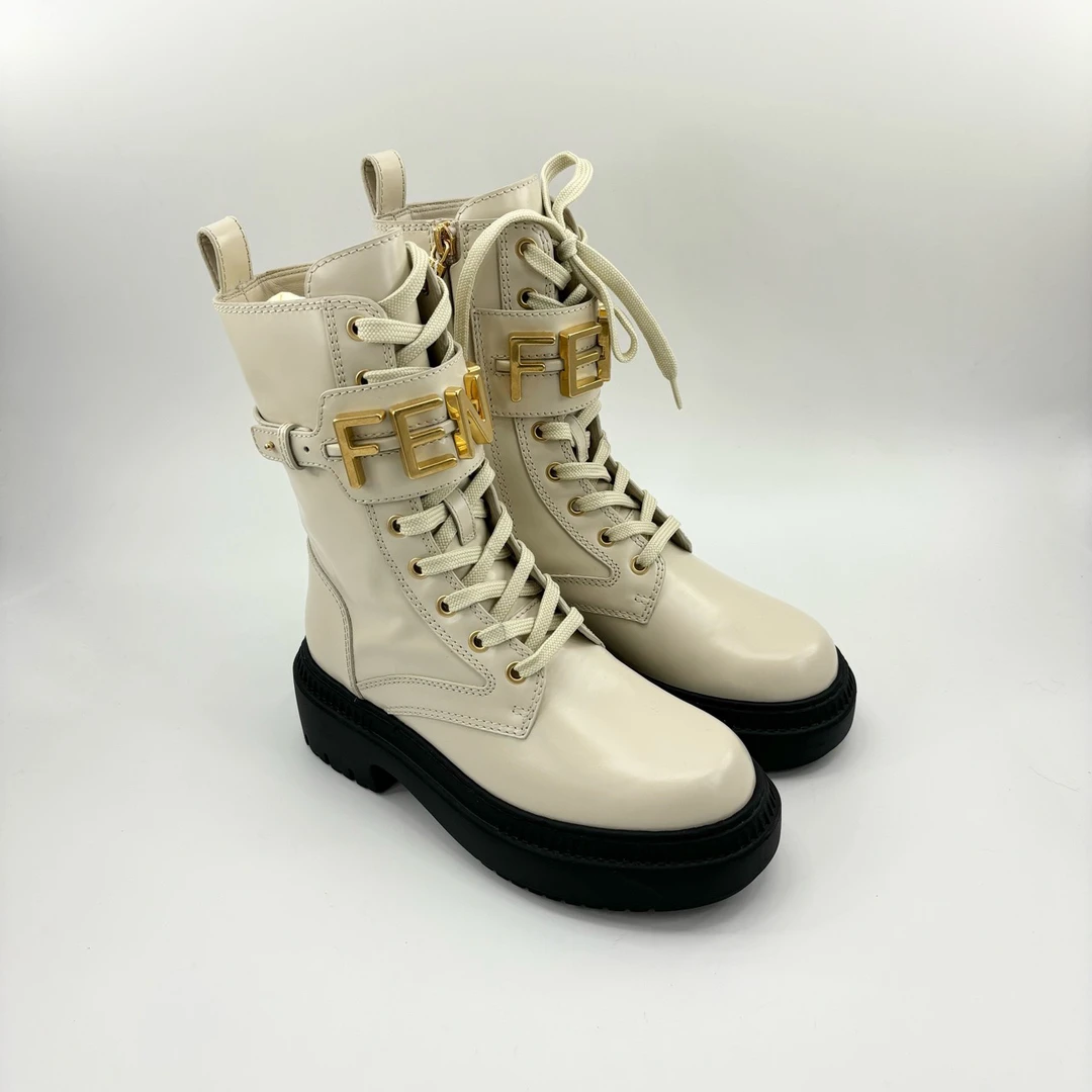 全新未使用 FENDI/芬迪 35码/米白色金属字母扣短靴/TT0462