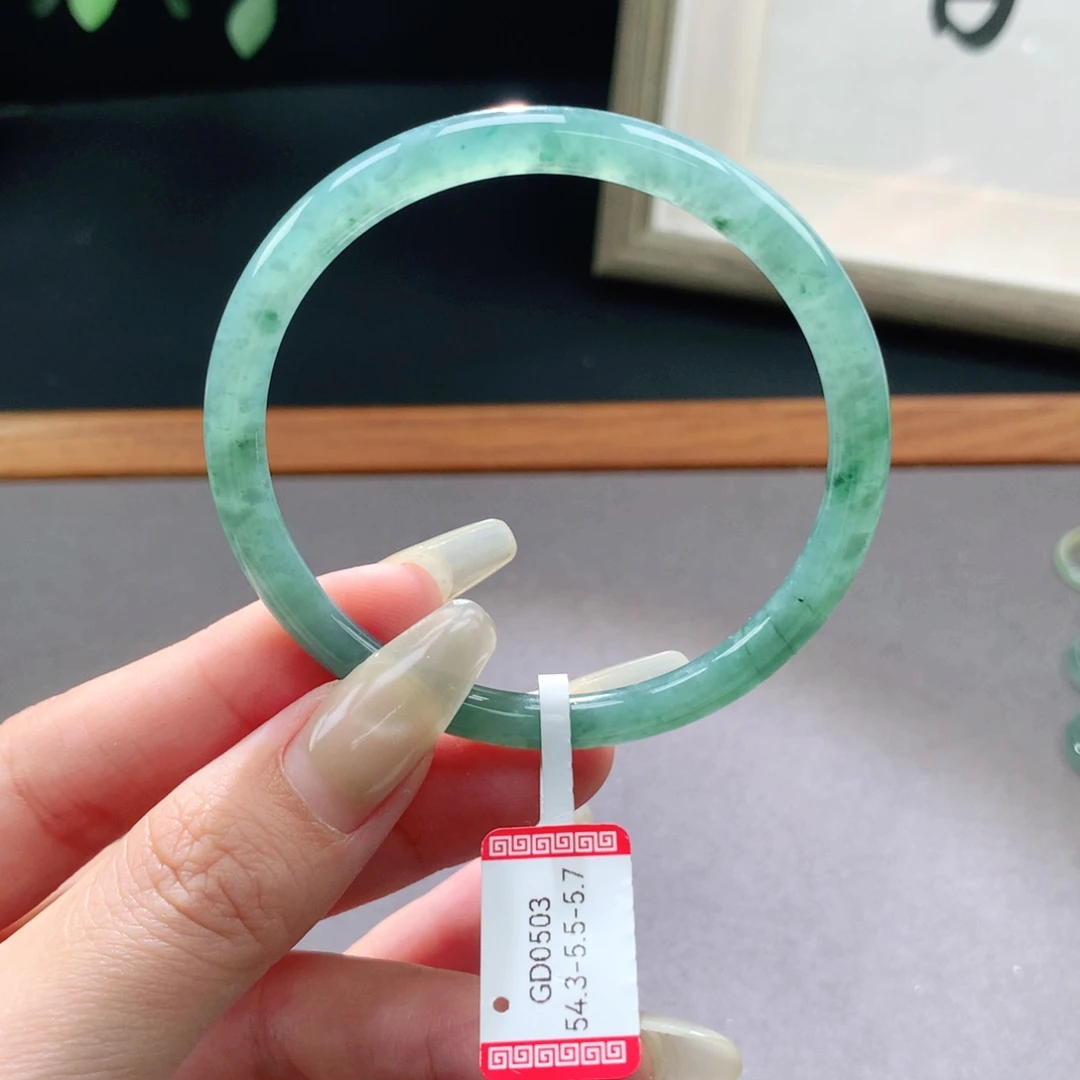 翡翠手镯未镶嵌天然翡翠手镯