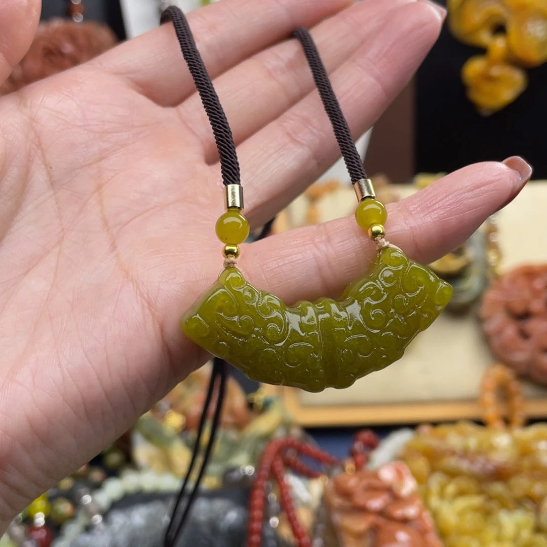 未镶嵌蛇纹石玉颈饰