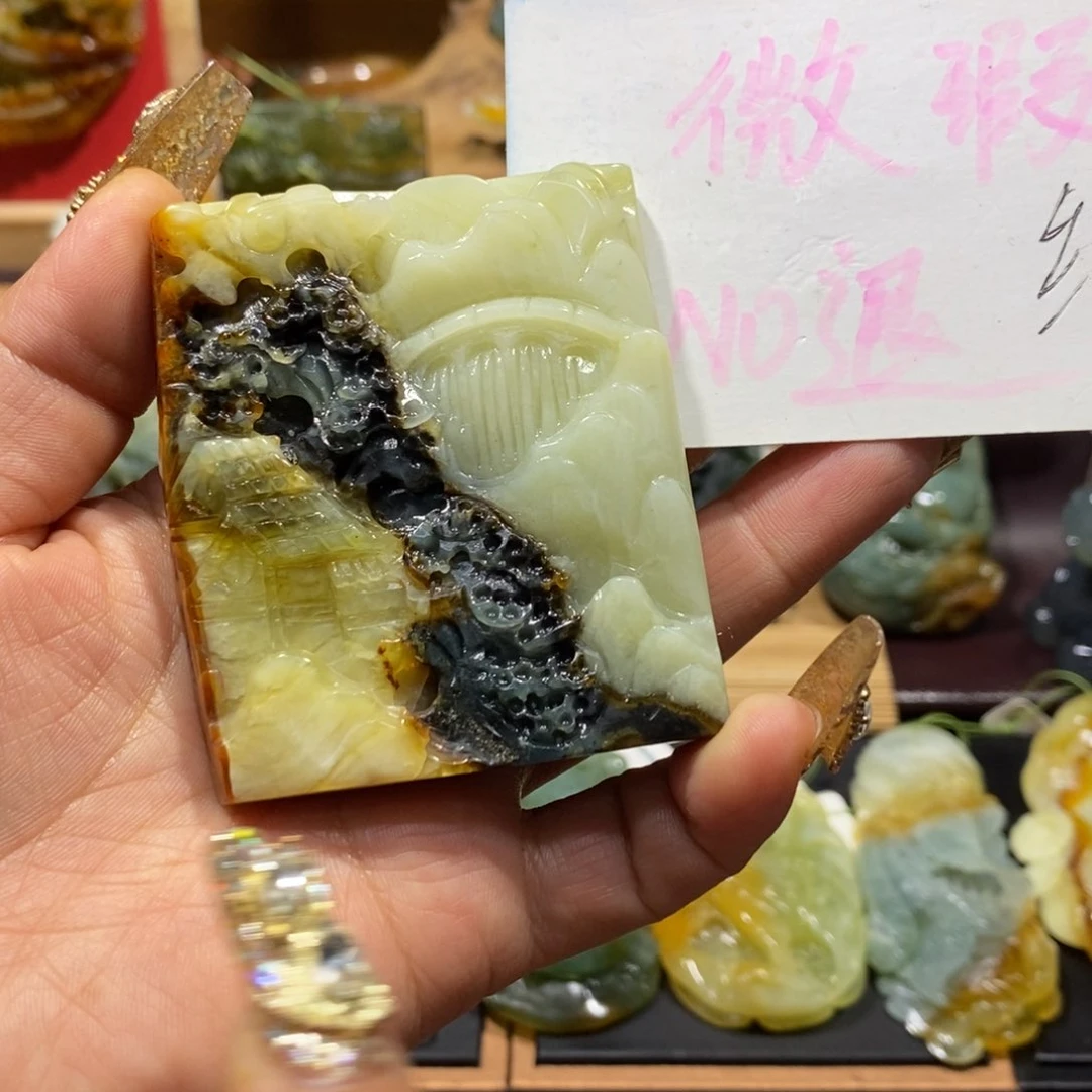 蛇纹石玉颈饰未镶嵌