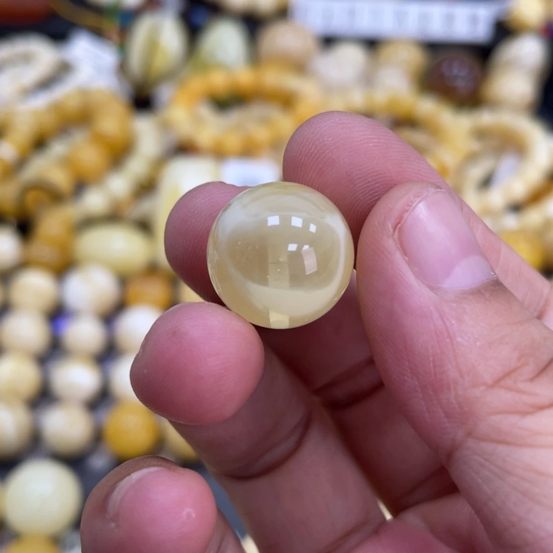 未镶嵌琥珀裸石16.3mm特色荧光