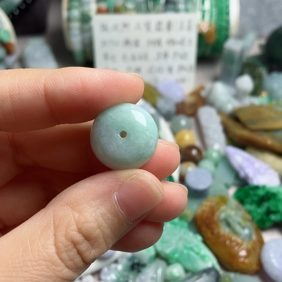 翡翠颈饰未镶嵌面包扣