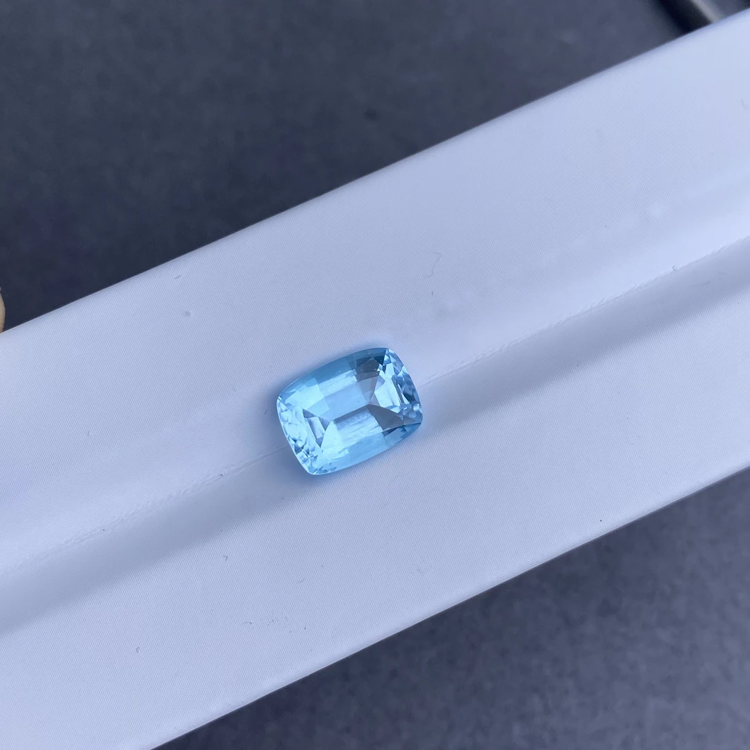 A333-5.19ct天空蓝垫形托帕石裸石8.5*11.2mm